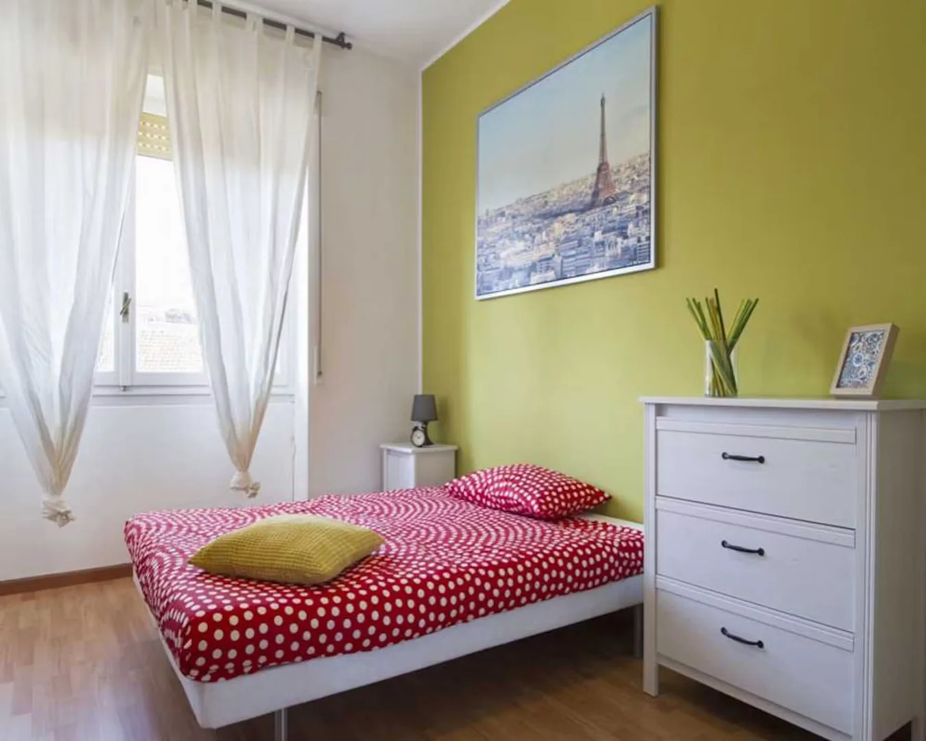 Room for rent in student apartment in , fully furnished