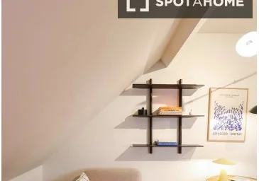 Studio at Rue aux Laines, image 3 of 11