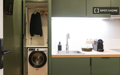 Studio at Rue aux Laines, image 7 of 11