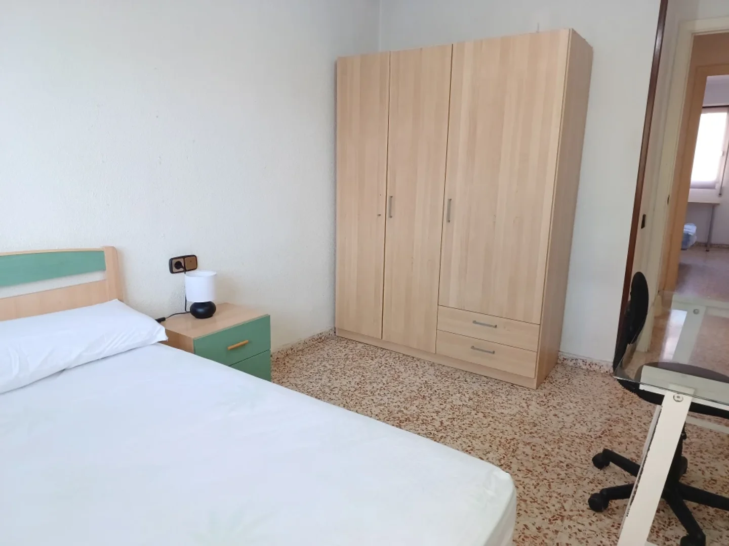 Chambre d'étudiant fonctionnelle parfaite pour étudier dans