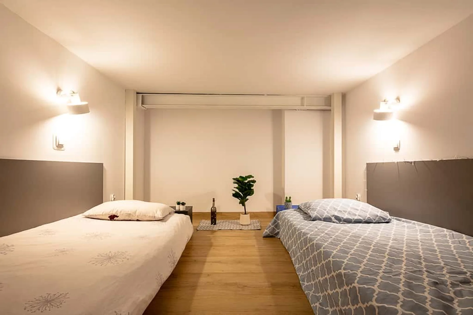 Chambre d'étudiant à avec espace d'étude et installations communes