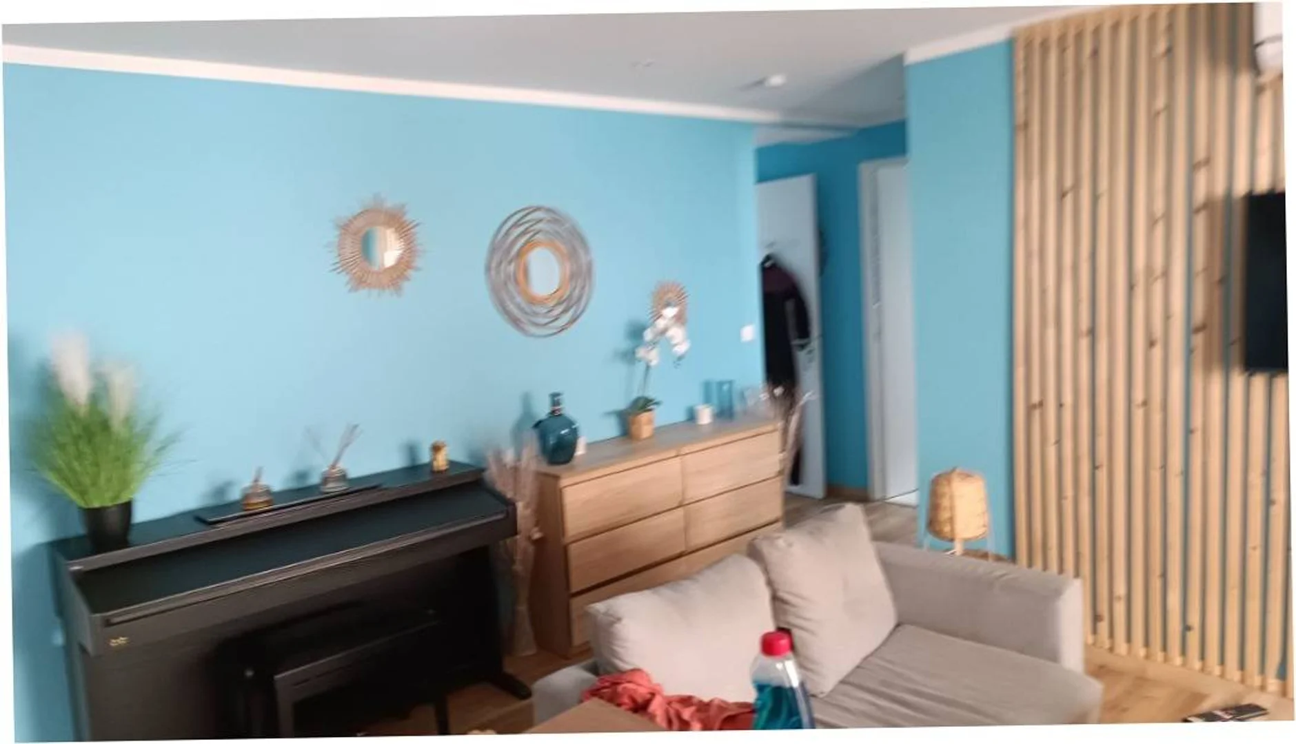 Quarto para alugar em apartamento de estudantes em , totalmente mobilado