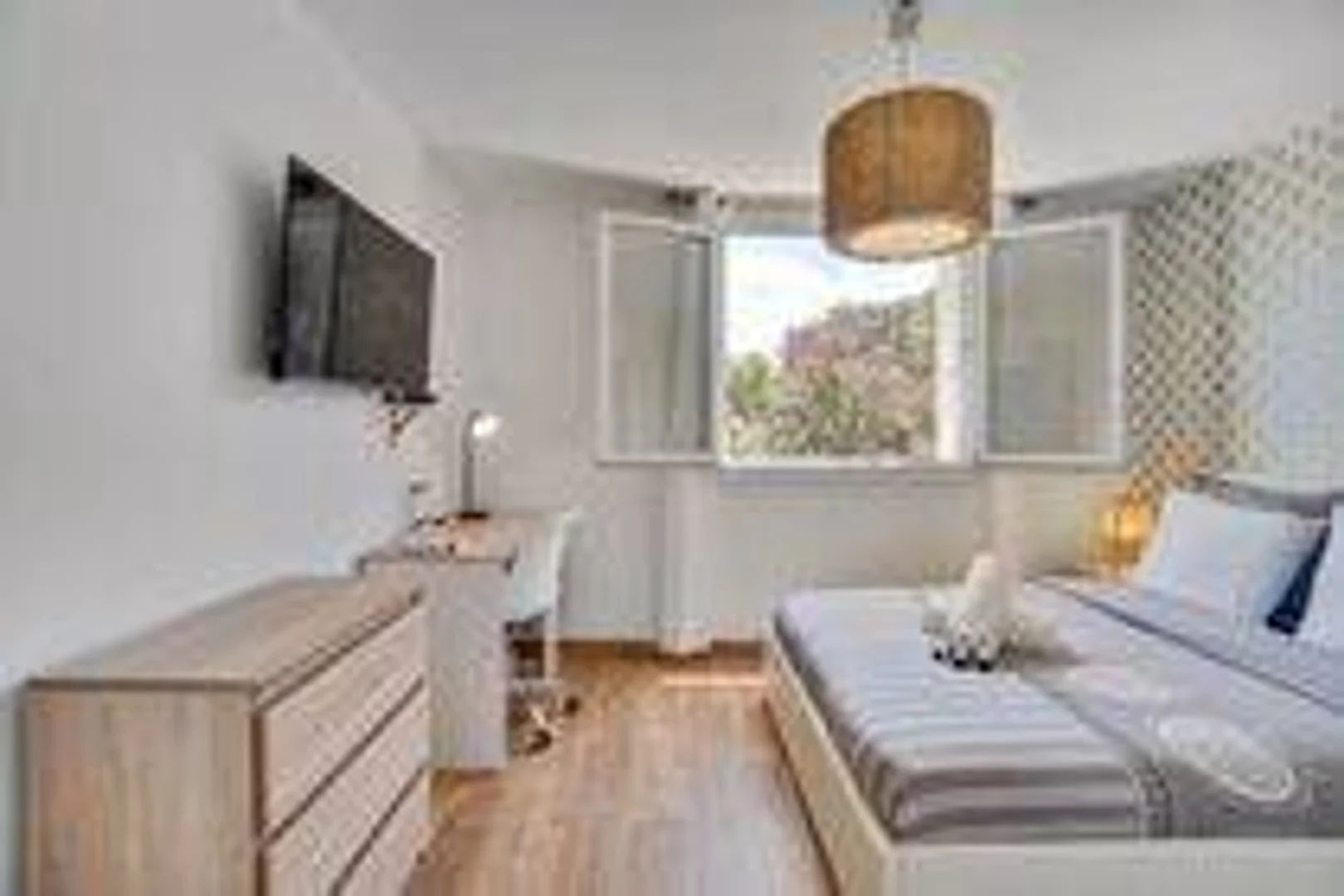 Quarto para alugar em apartamento de estudantes em , totalmente mobilado