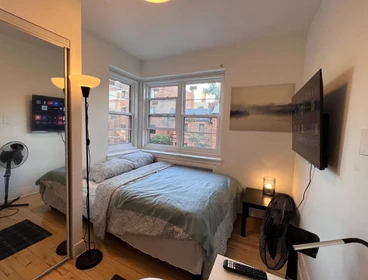 Renting rooms by the month in Montreal