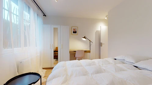 Quarto para alugar com cama de casal em Paris