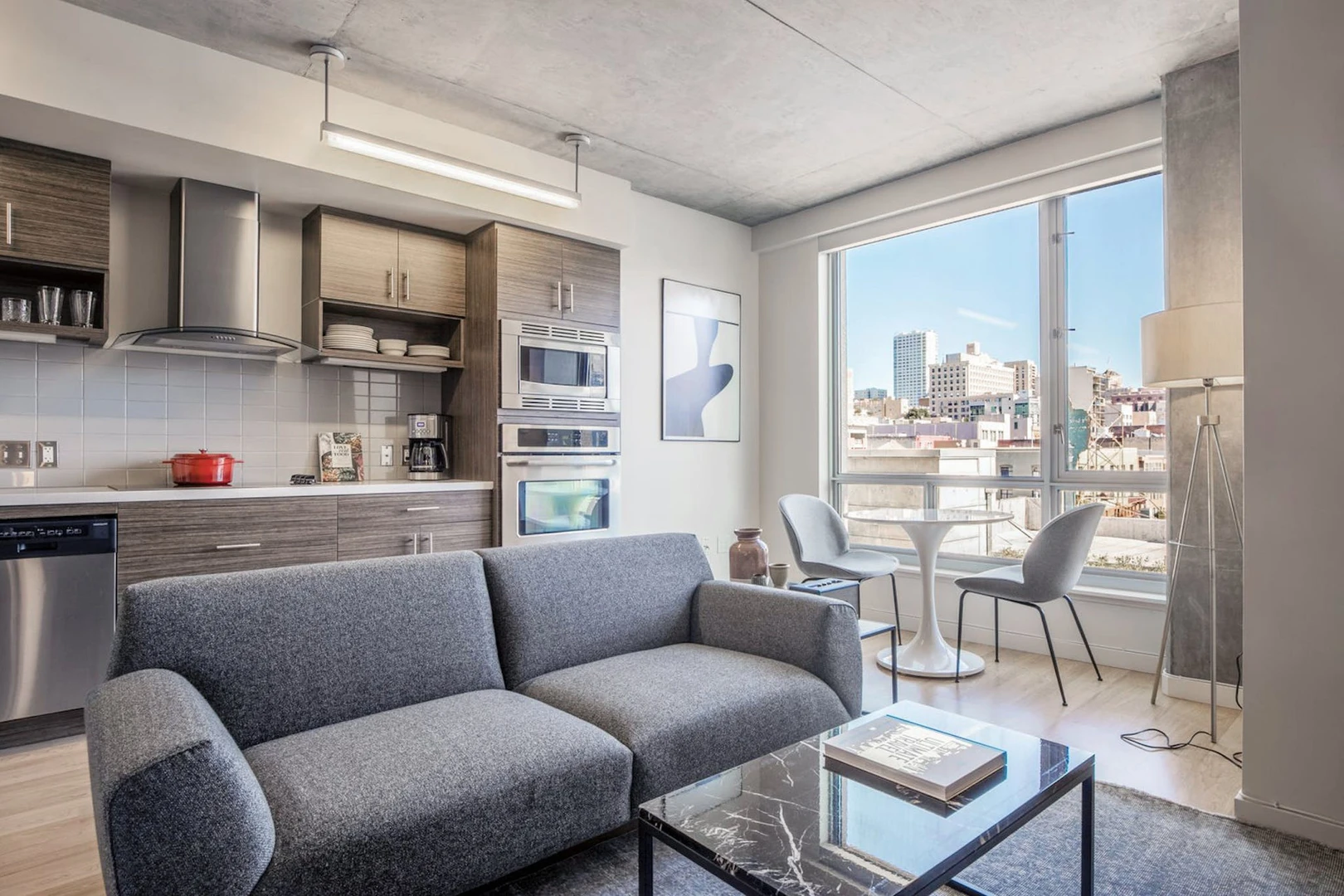 Apartamento totalmente mobilado em São Francisco