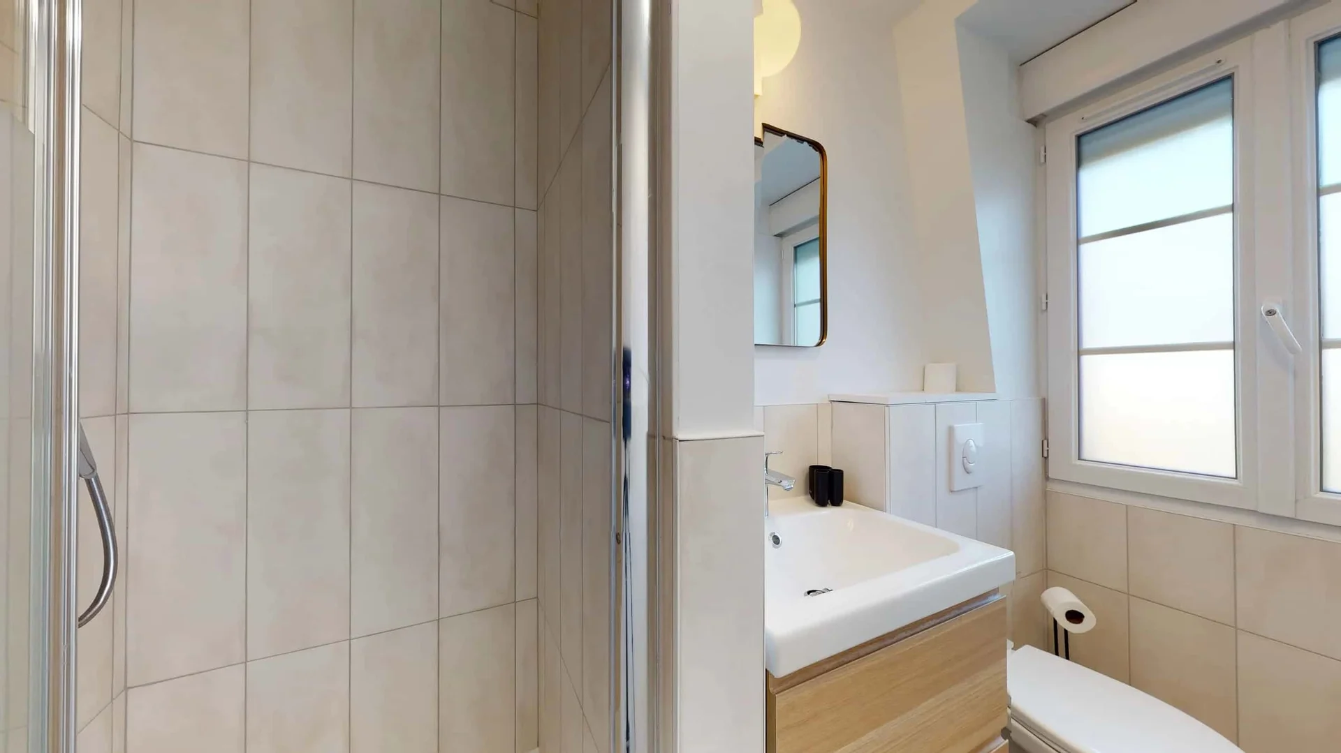 Habitación estudiantil económica con ubicación conveniente en 