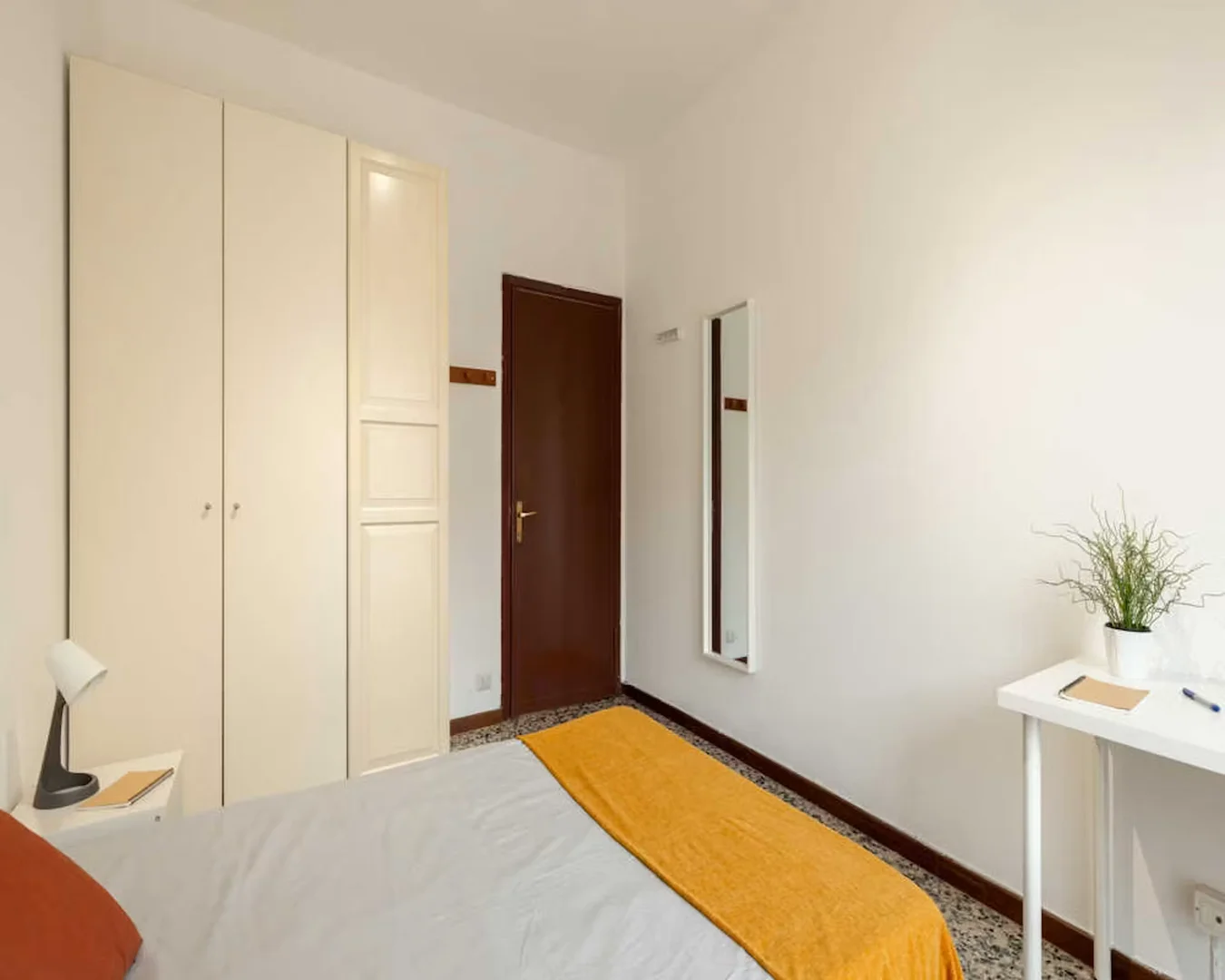 Cozy room for students available in