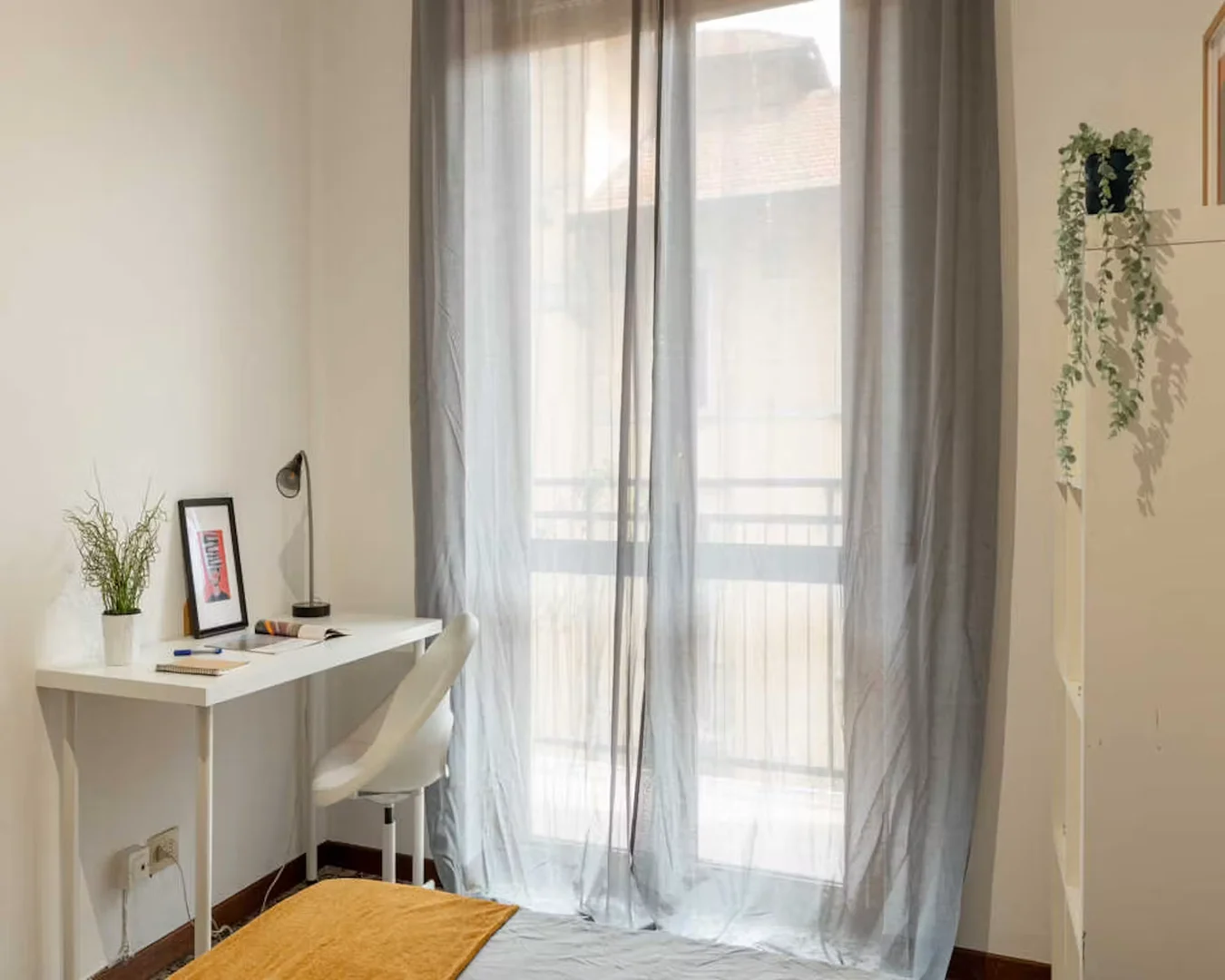 Cozy room for students available in