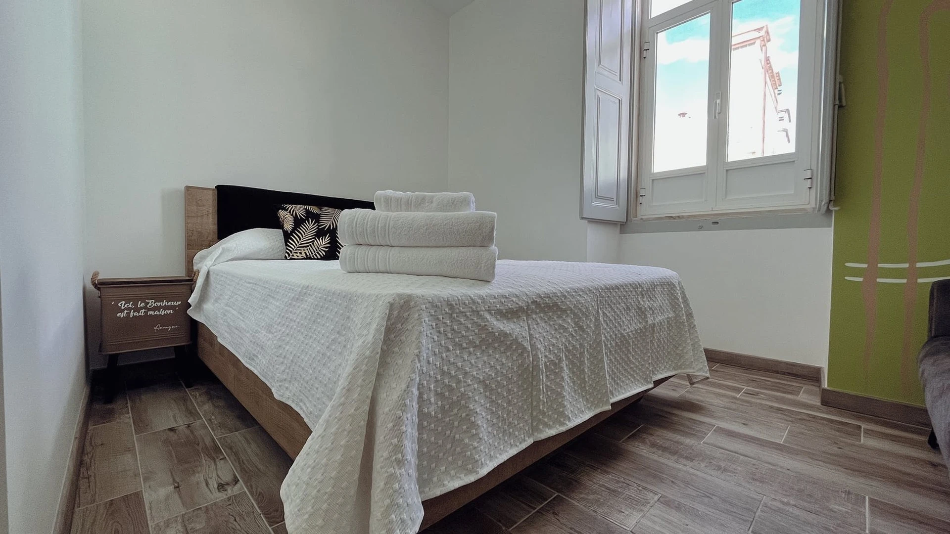 Renting rooms by the month in Faro