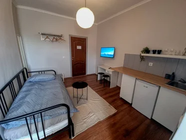 Quarto privado em ulitsa Budapeshta 80, imagem 1 de 10