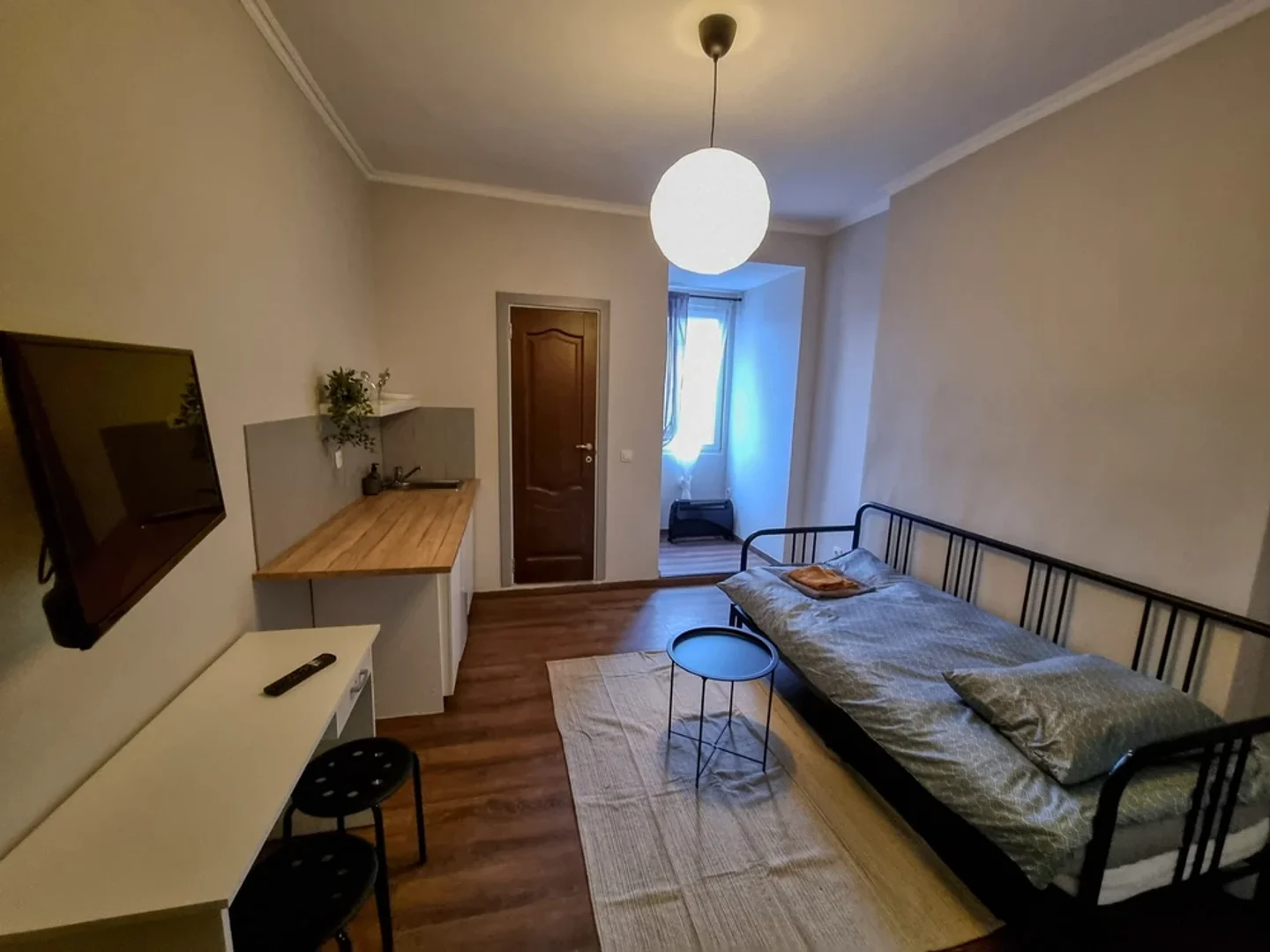 Quarto de estudante económico perto do campus em 
