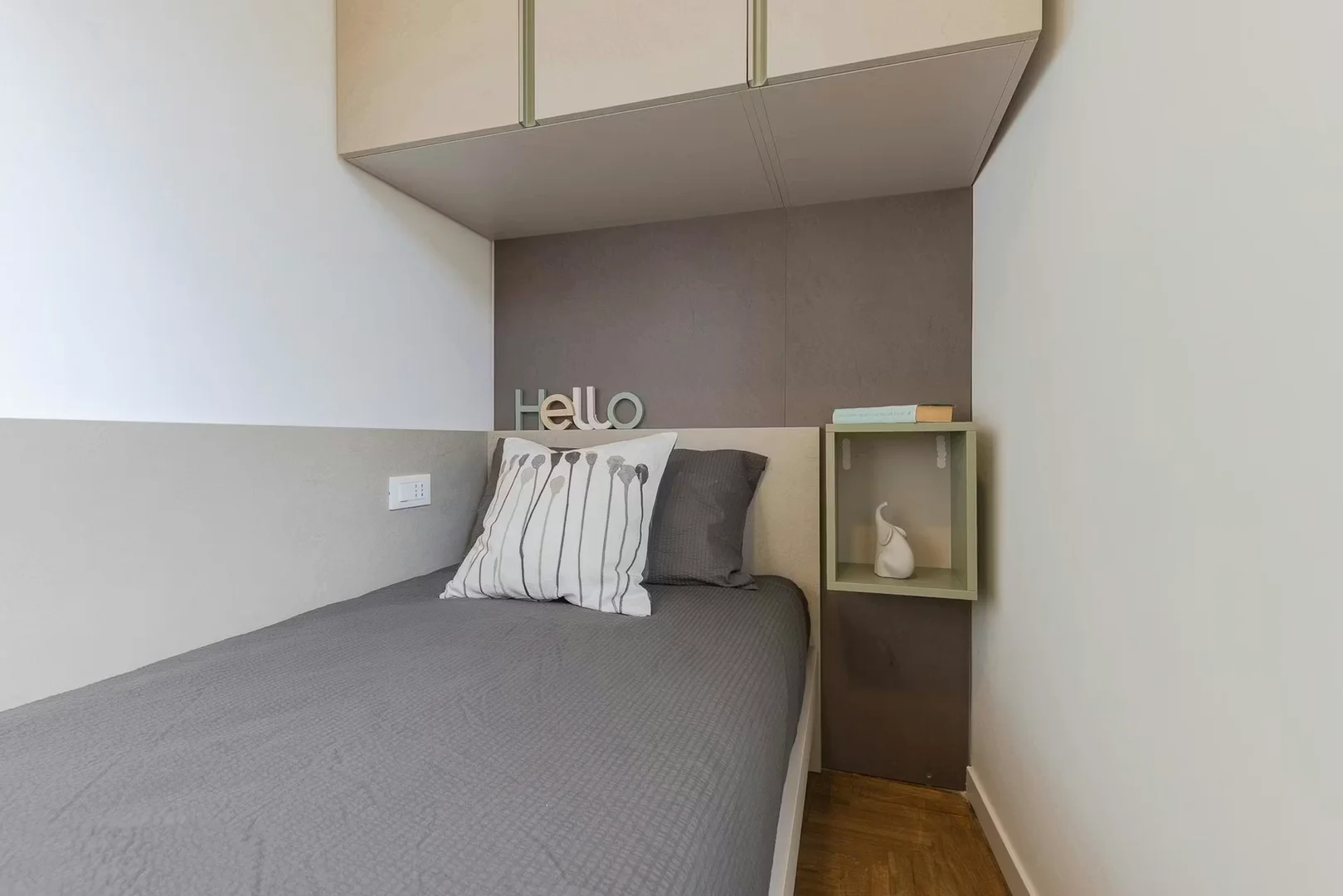Quarto amigo do estudante em com comodidades modernas