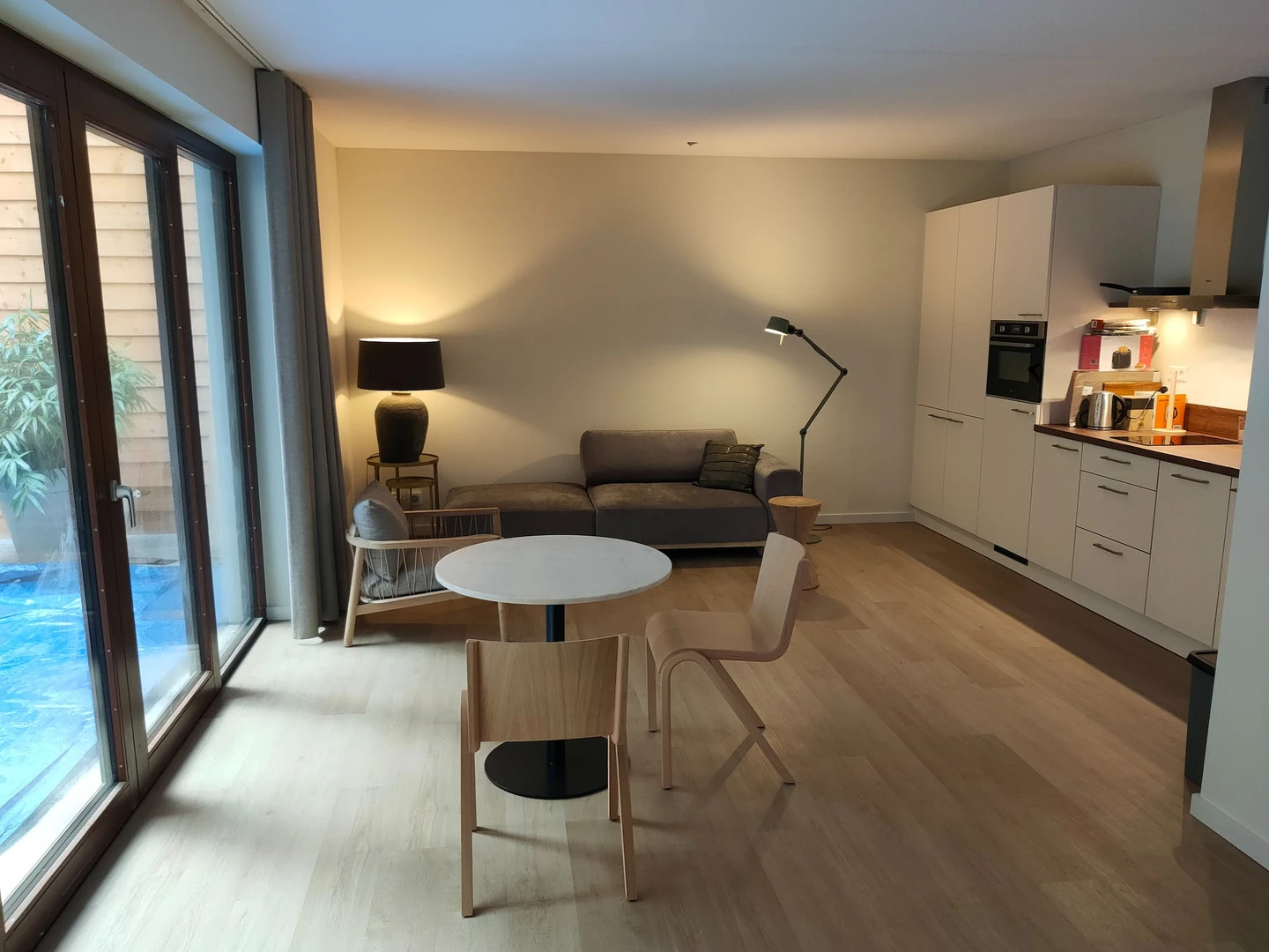 Komplette Wohnung voll möbliert in Delft