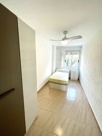 Habitación privada muy luminosa en Murcia