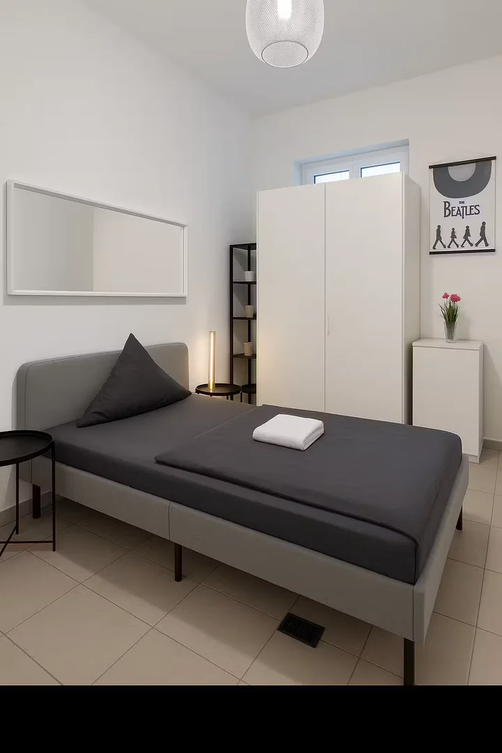 Budget-friendly student room close to campus in 