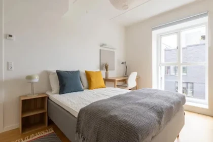 Cheap private room in København