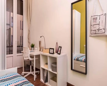 Quarto para alugar com cama de casal em Milano