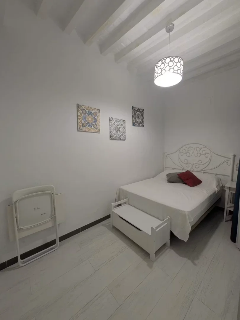 Calle Fernández Shaw, Hospital de Mujeres