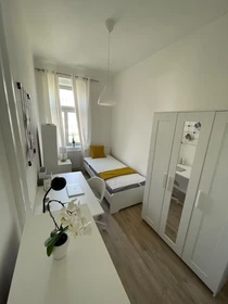 Bright private room in Wien