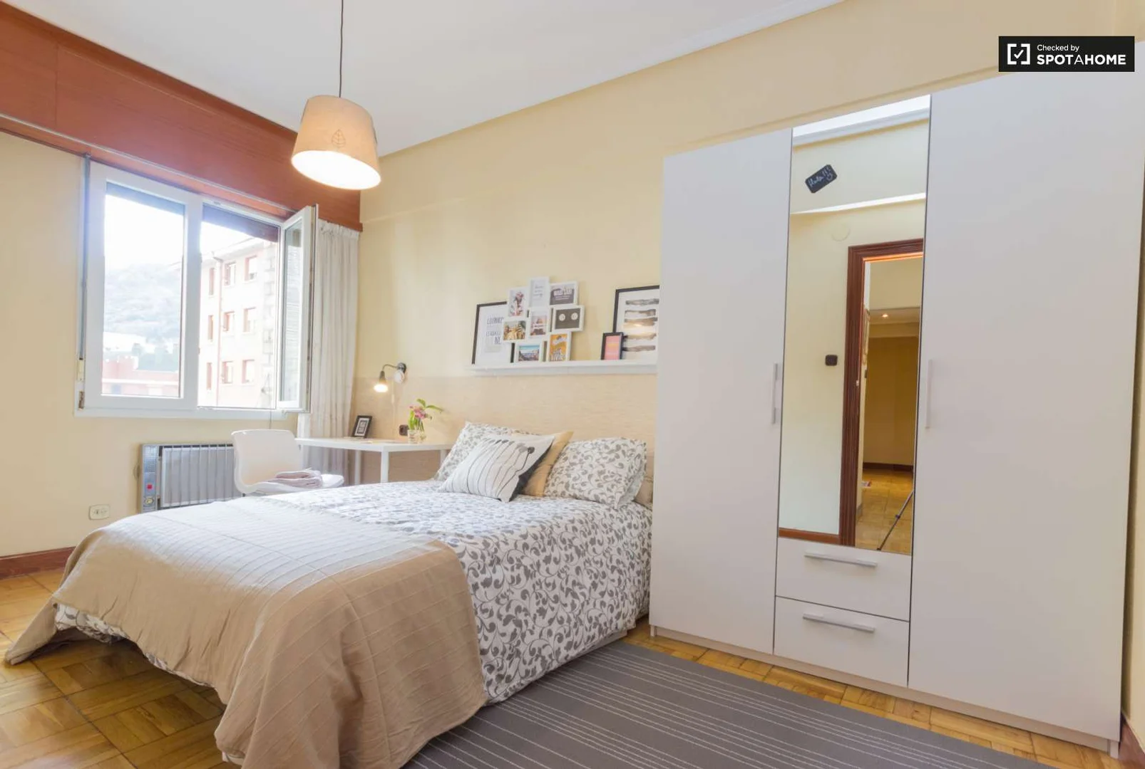 Chambre d'étudiant économique avec emplacement pratique dans 