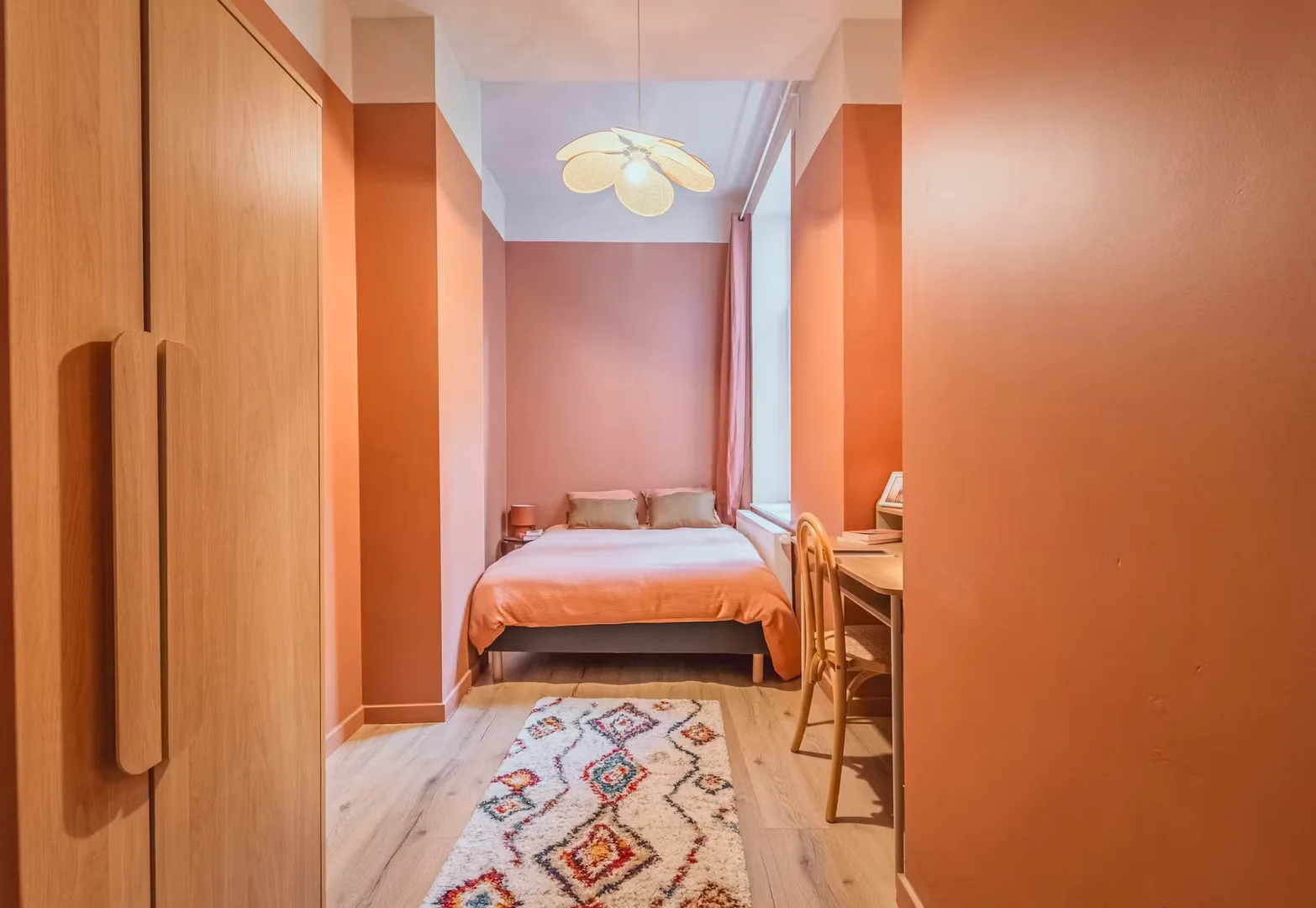 Student-friendly room in with modern amenities