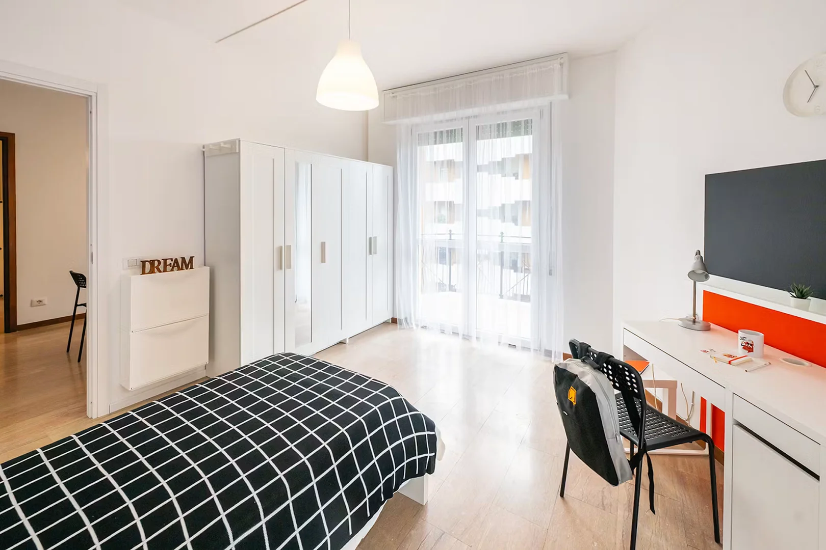 Chambre d'étudiant économique avec emplacement pratique dans 