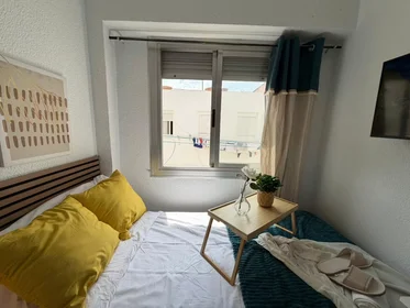 Habitación compartida en Avinguda Novelda, Los Ángeles, imagen 4 de 10