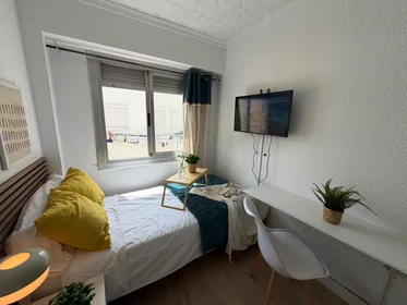 Habitación compartida en Avinguda Novelda, Los Ángeles, imagen 5 de 10