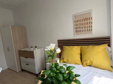 Habitación compartida en Avinguda Novelda, Los Ángeles, imagen 6 de 10