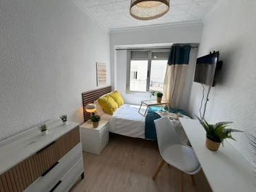 Habitación compartida en Avinguda Novelda, Los Ángeles, imagen 7 de 10