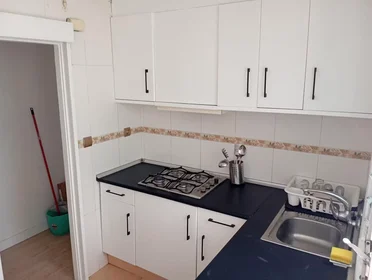 Habitación compartida en Avinguda Novelda, Los Ángeles, imagen 8 de 10