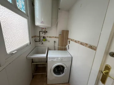 Habitación compartida en Avinguda Novelda, Los Ángeles, imagen 10 de 10