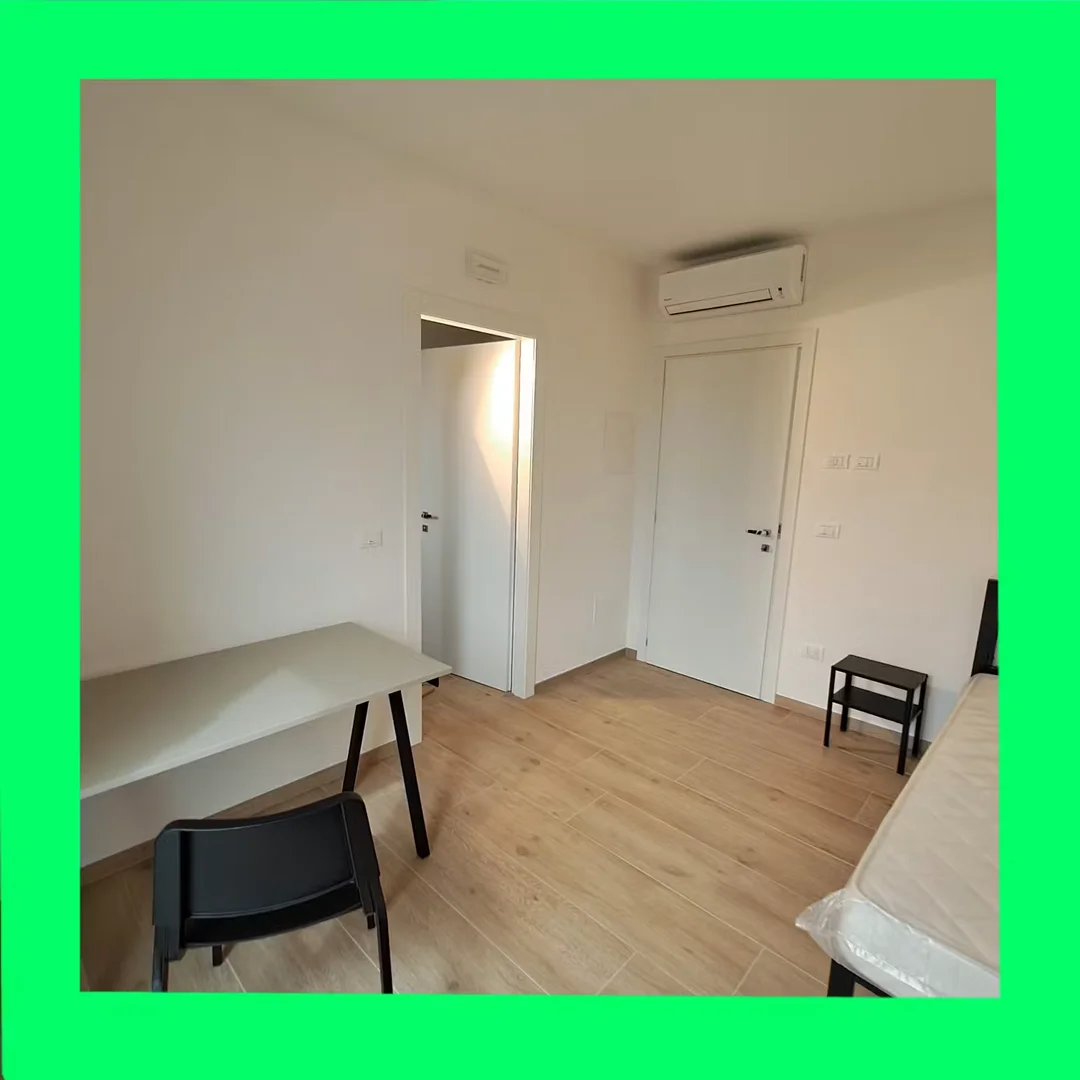 Comfortable and spacious student room in