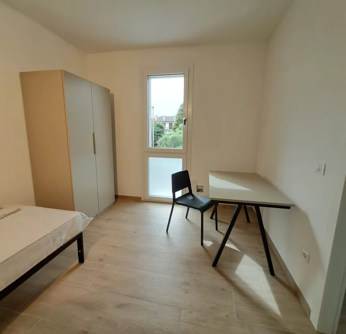 Comfortable and spacious student room in