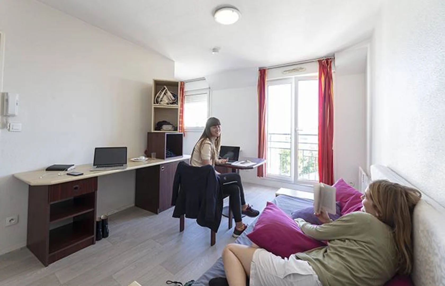 Economical student room with convenient location in 