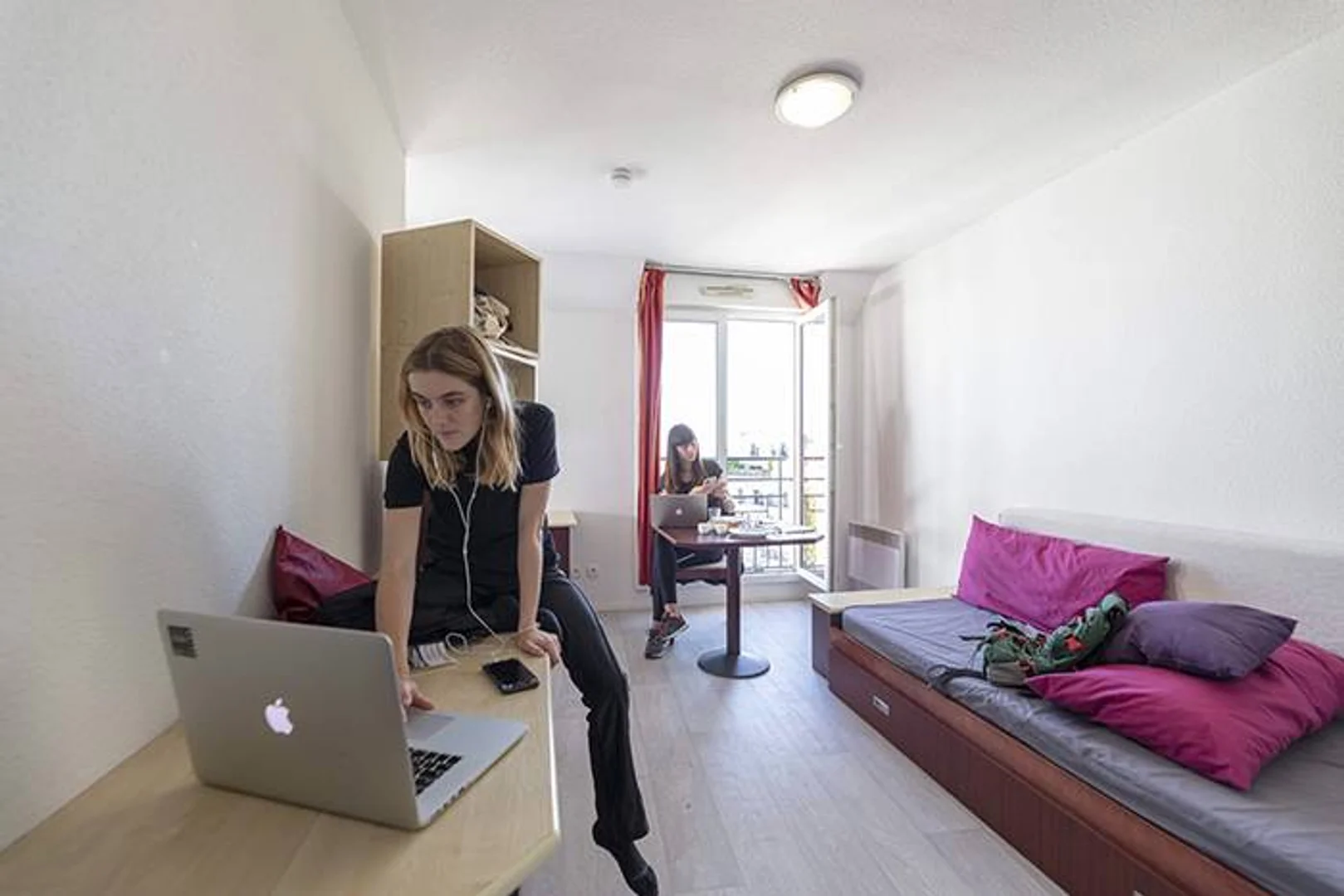 Cozy room for students available in 