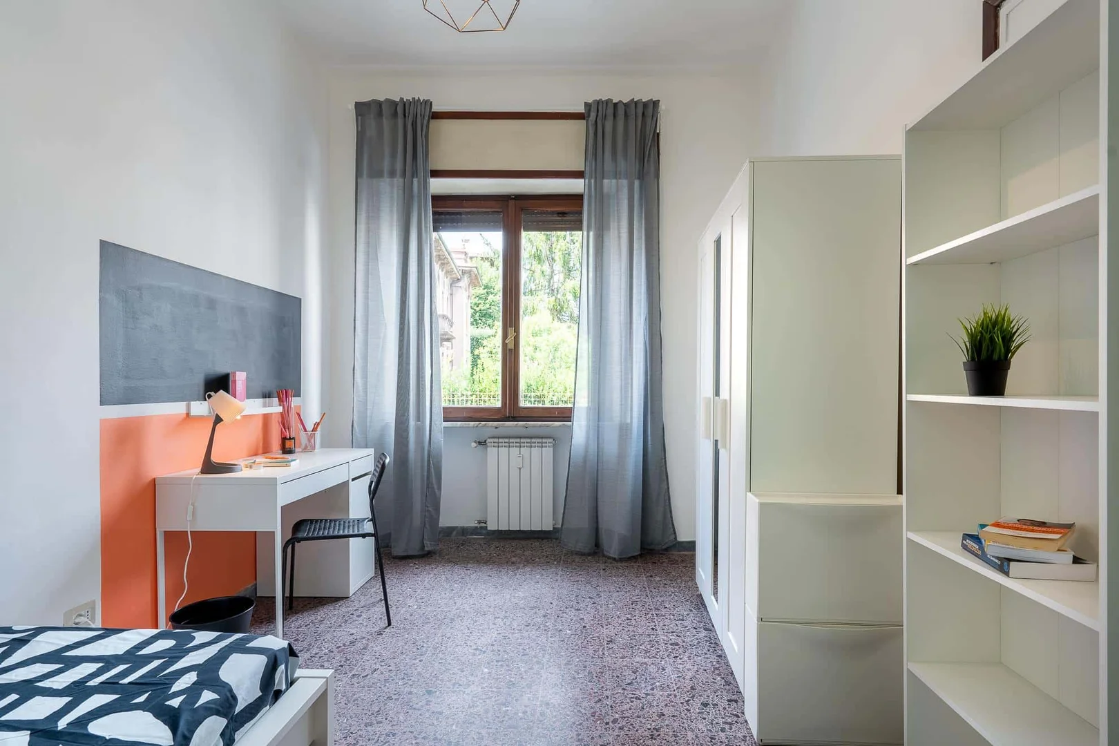 Camera per studenti in  con area studio e servizi in comune