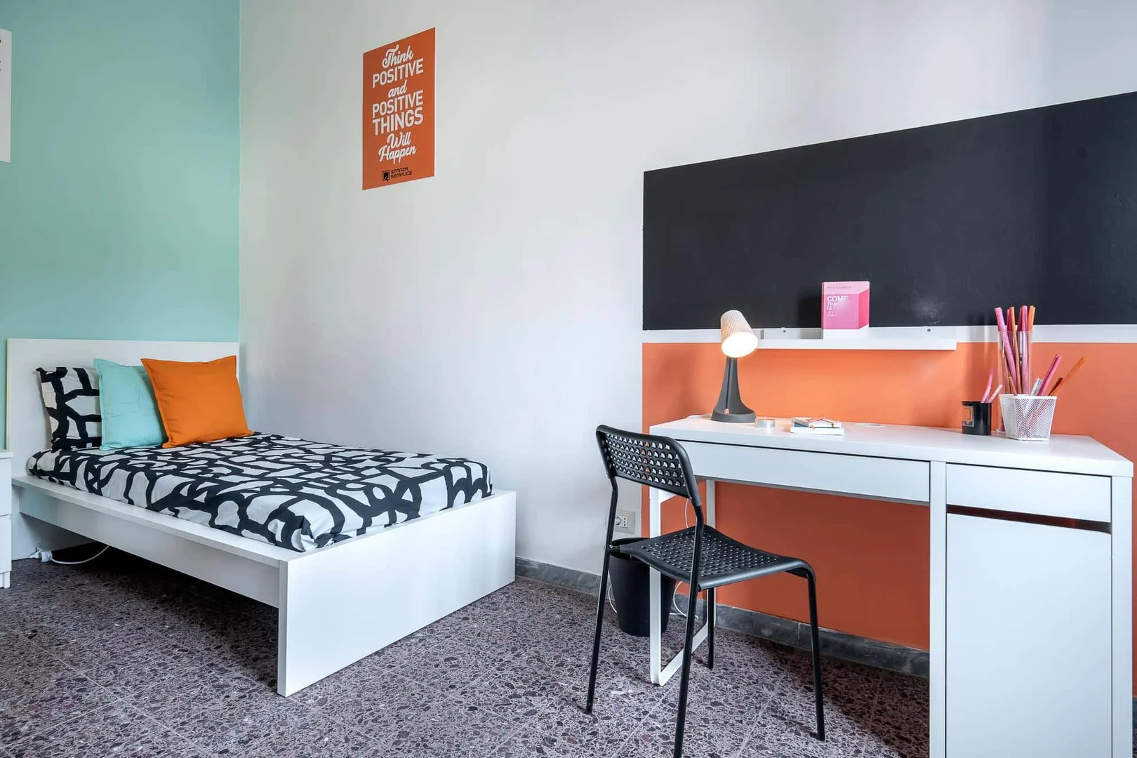 Stanza per studenti luminosa e ariosa con facile accesso all'università a 