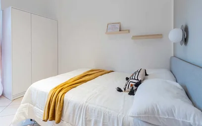 Quarto para alugar num apartamento partilhado em {area}