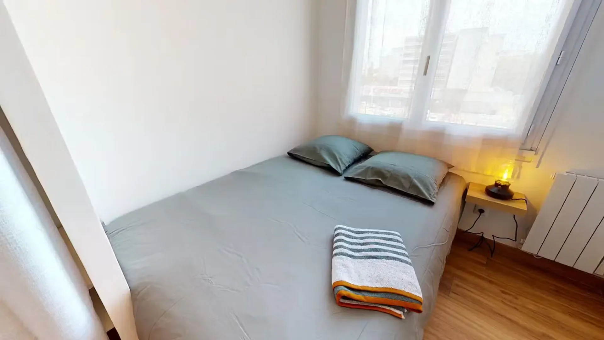 Funktionelles Studentenzimmer perfekt zum Studieren in 