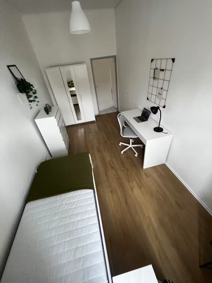 Funktionelles Studentenzimmer perfekt zum Studieren in 