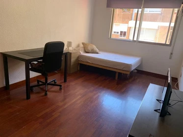 Quarto para alugar com cama de casal em Castellon-de-la-plana-castello-de-la-plana