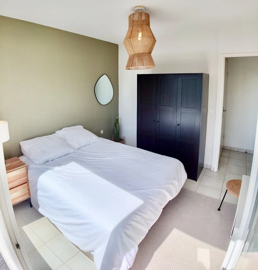 Zimmer mit Doppelbett zu vermieten bordeaux