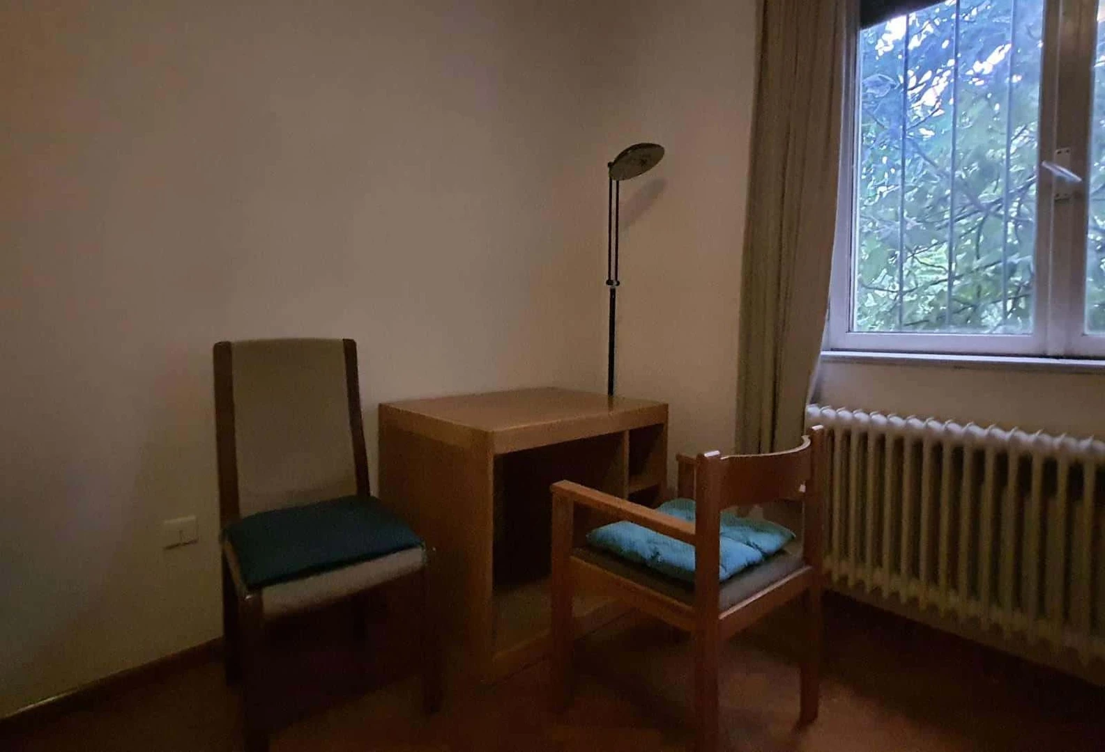 Bright and airy student room with easy university access in 