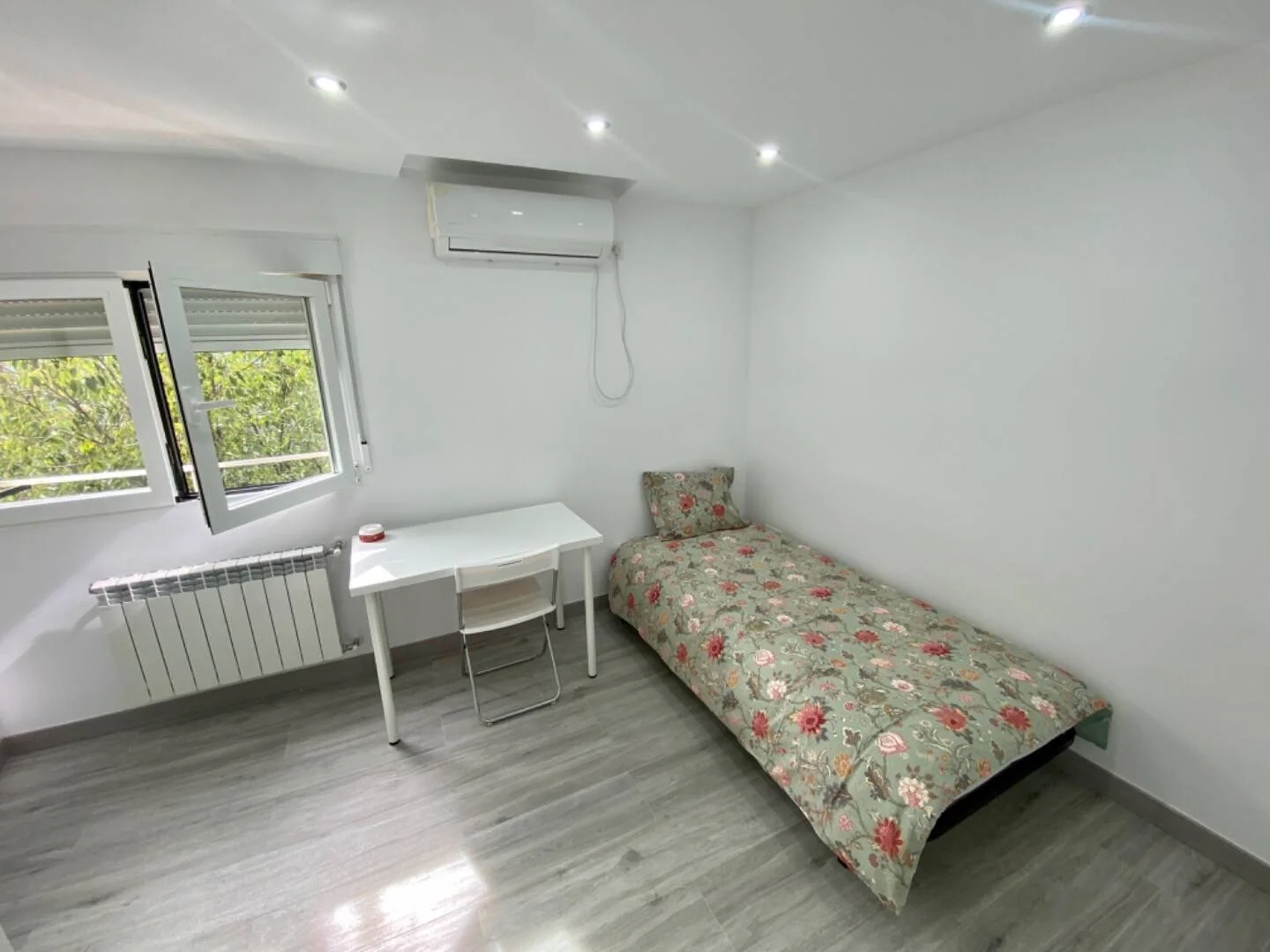 Habitación para estudiantes en  con área de estudio y facilidades compartidas