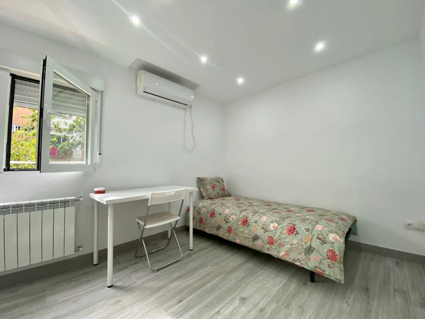 Habitación acogedora para estudiantes disponible en 