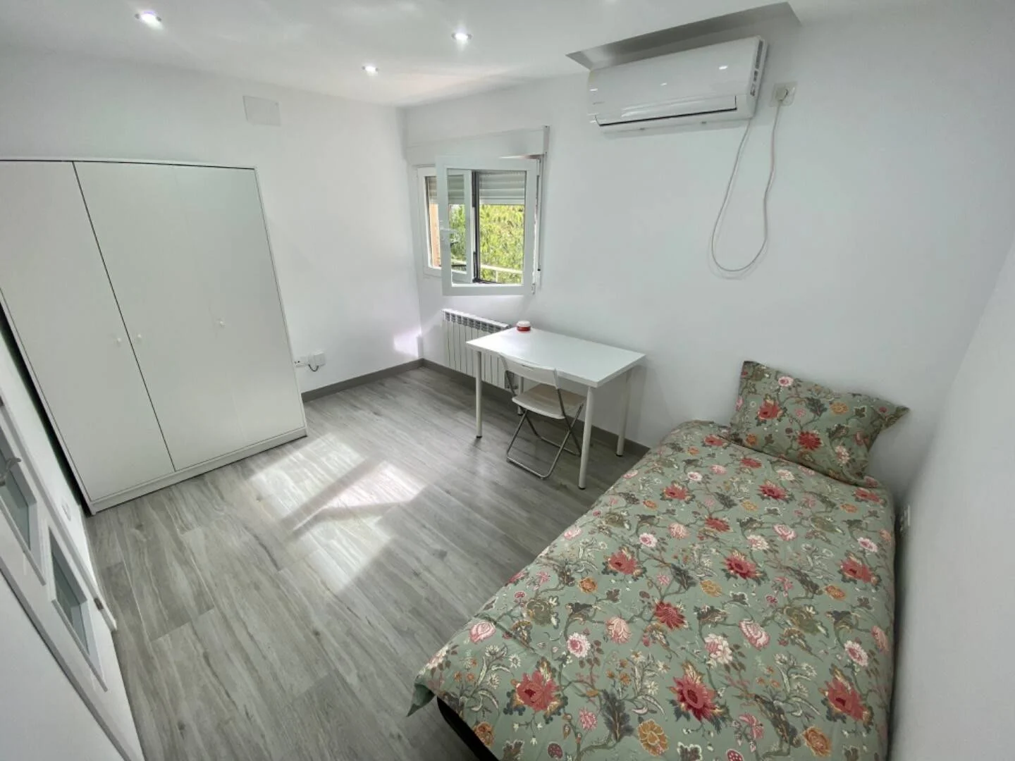 Habitación estudiantil económica cerca del campus en 