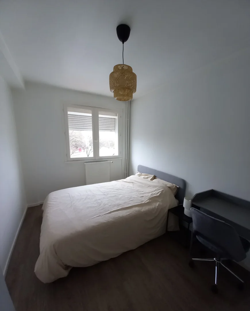Habitación para estudiantes en  con área de estudio y facilidades compartidas
