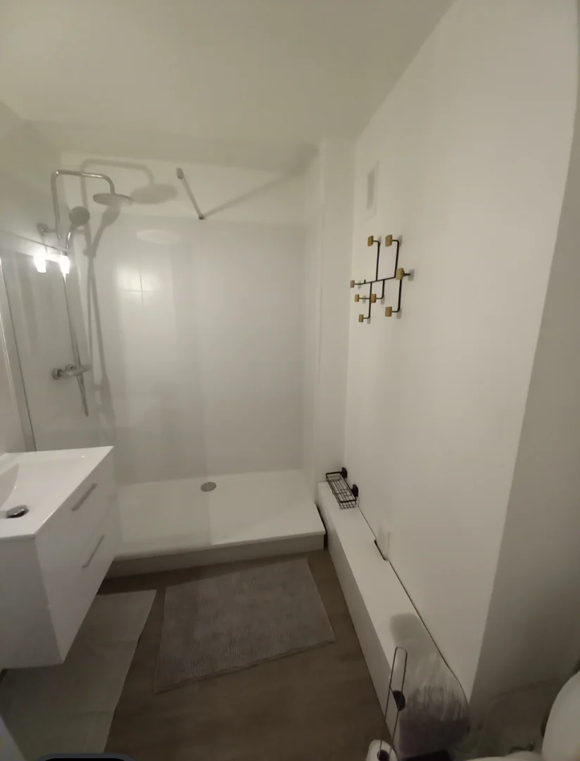Habitación acogedora para estudiantes disponible en 